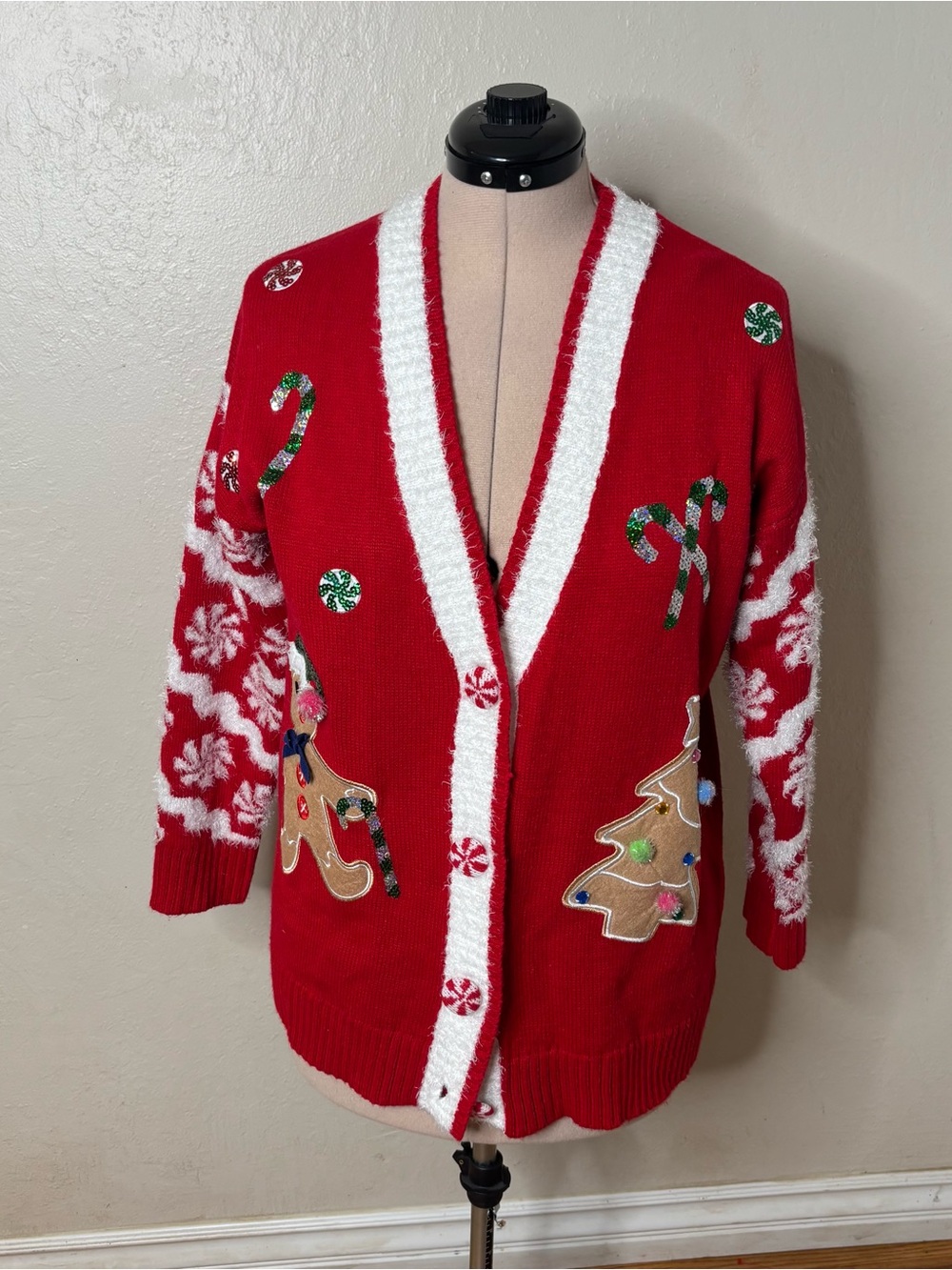 Festive Red Women's Holiday Cardigan with Embellished Appliqués